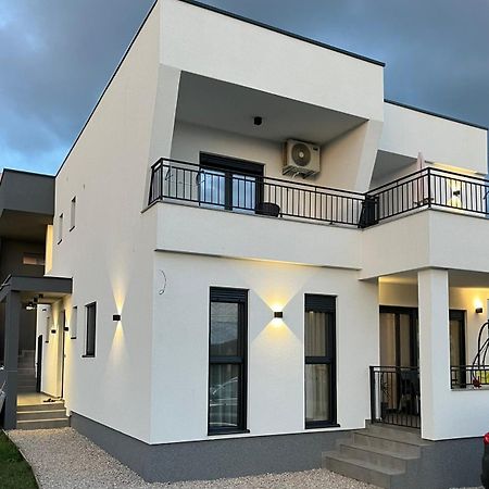 באר Lana Apartmani מראה חיצוני תמונה